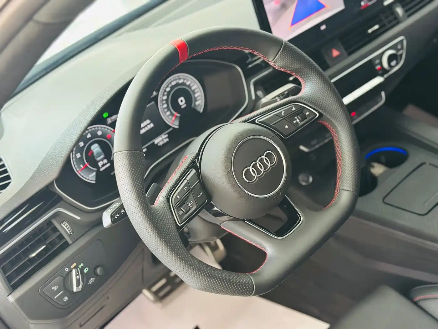 Audi A4L 2025 2025 2 Million Celebration Edition 40 TFSI Luxury Dynamic
