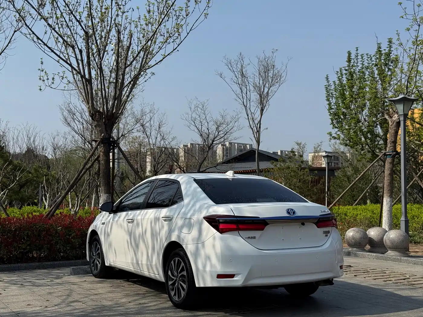 Toyota Corolla Twin Engine E+ 2019 1.8L E-CVT Leading Edition фото 13