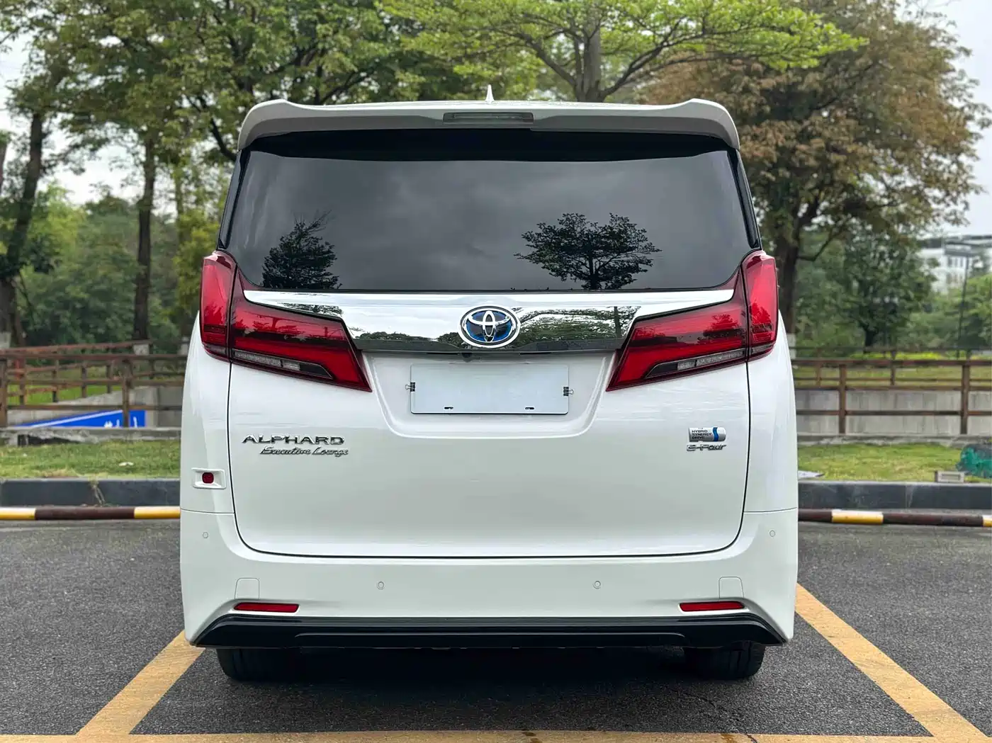 Toyota Alphard 2020 Hybrid 2.5L Premium Edition фото 5