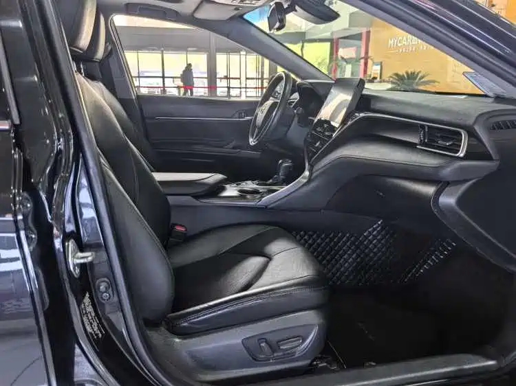 Toyota Camry 2021 2.5G Luxury Edition фото 13