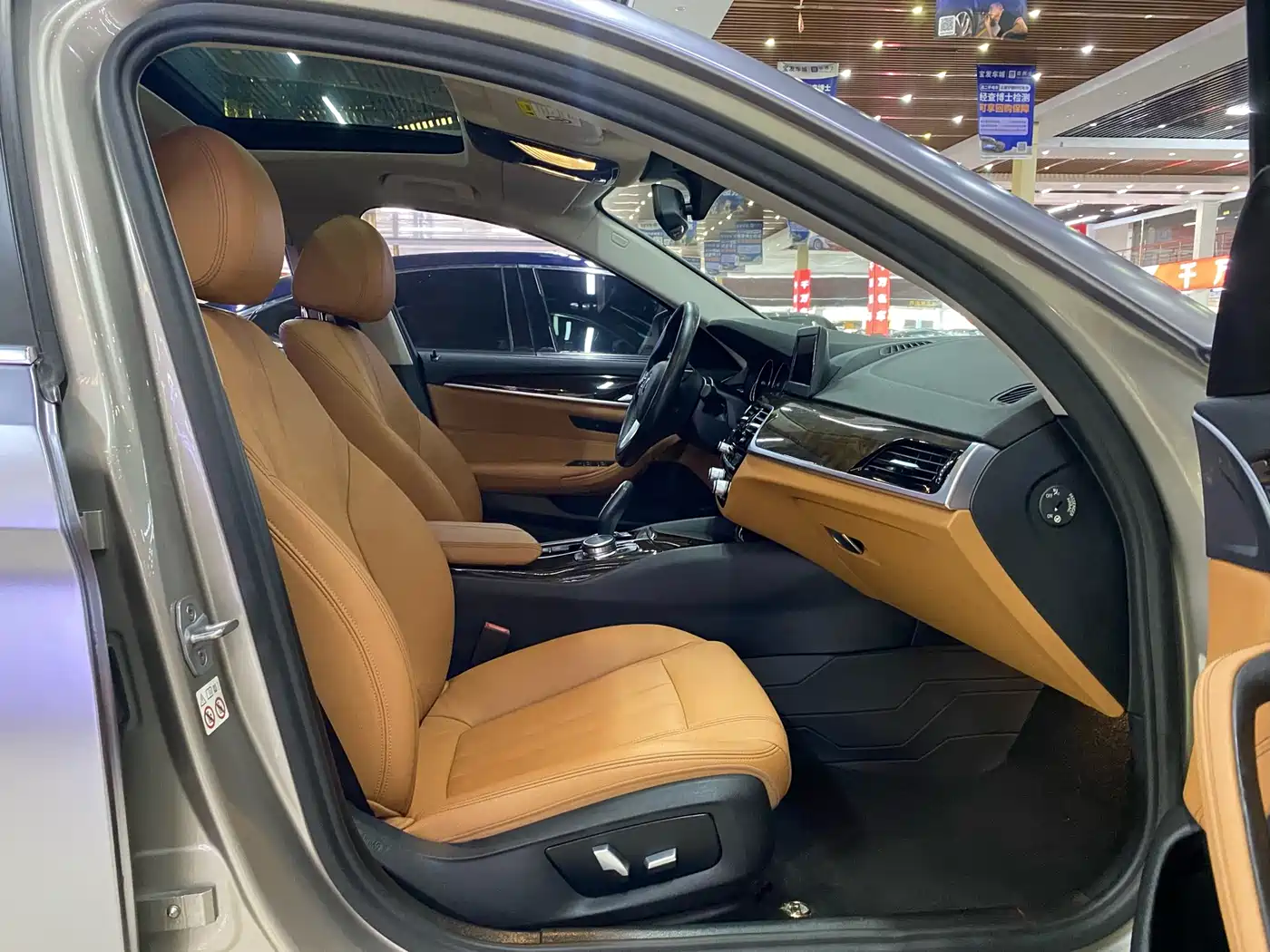 BMW 5 Series 2018 528Li Launch Special Edition фото 13