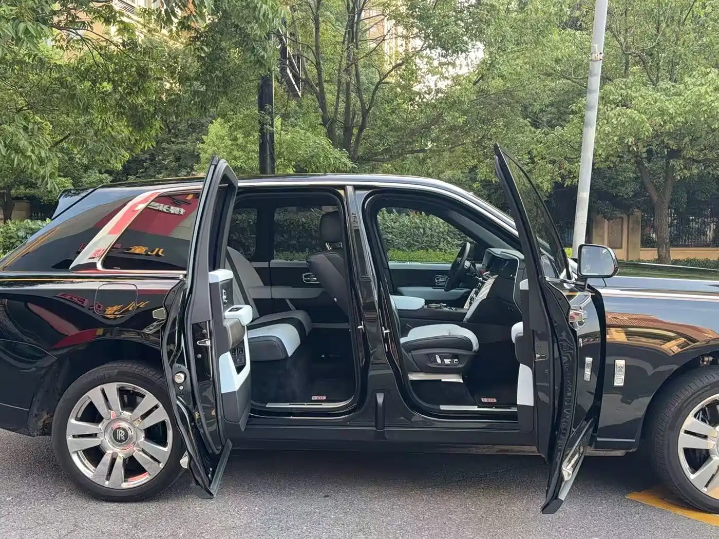 Rolls-Royce Cullinan 2024 2018 5-Seater Version