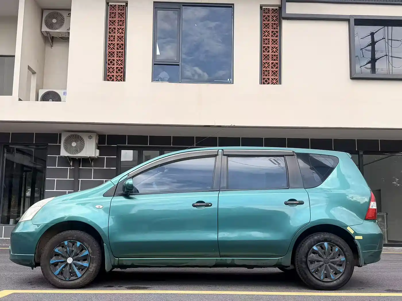 Nissan Livina 2010 2010 Model Sharp Edition 1.6L Automatic Smart Type