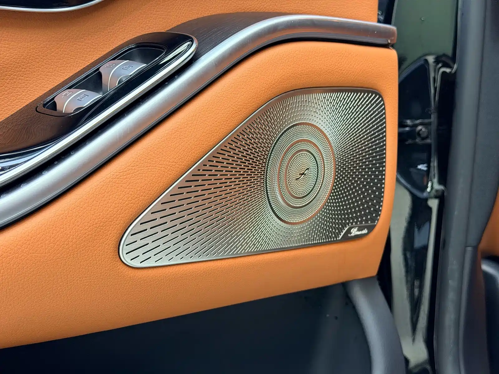 Photo 18 - Mercedes-Benz S-Class