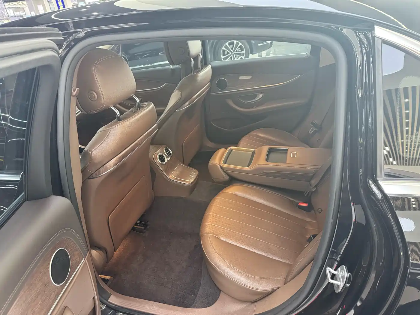 Mercedes-Benz E-Class 2021 E 300 L Fashion фото 7