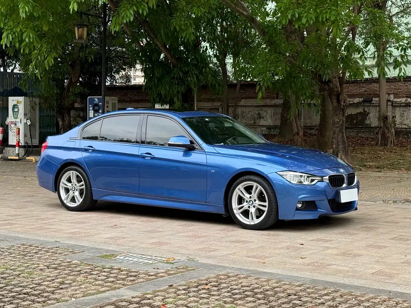 BMW 3 Series 2017 320Li M Sport фото 3
