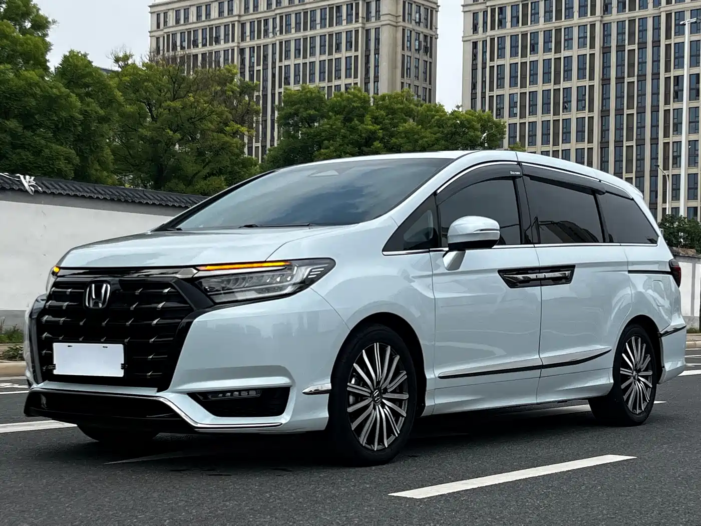 Honda Elysion 2024 2.0L e:HEV Luxury Edition