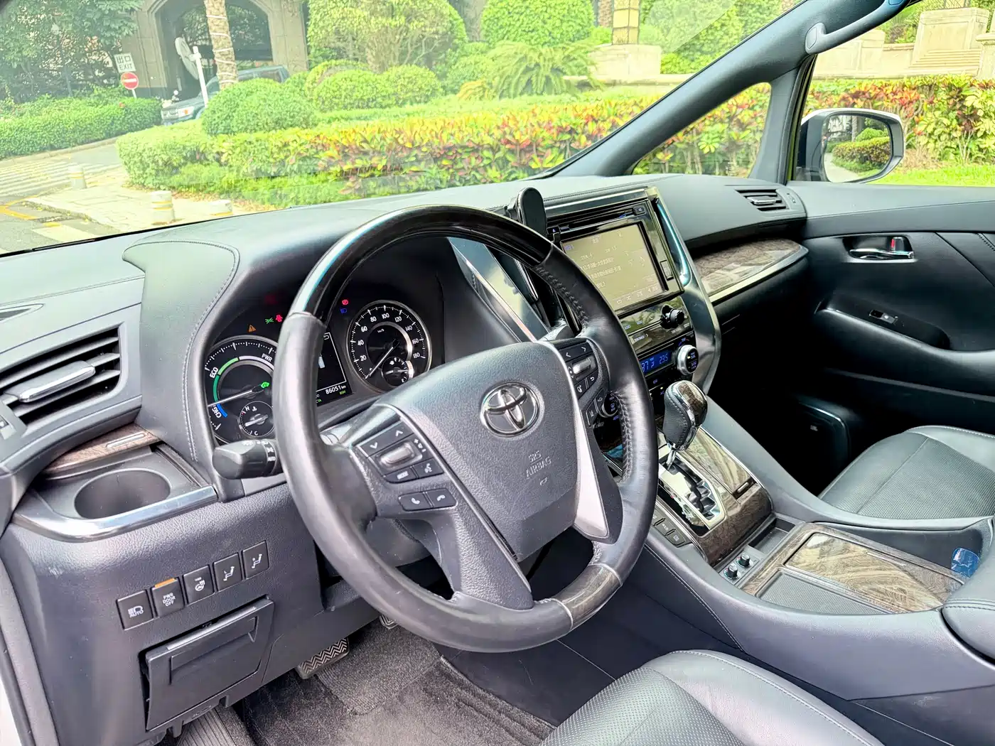 Toyota Alphard 2019 Hybrid 2.5L Premium Edition фото 8