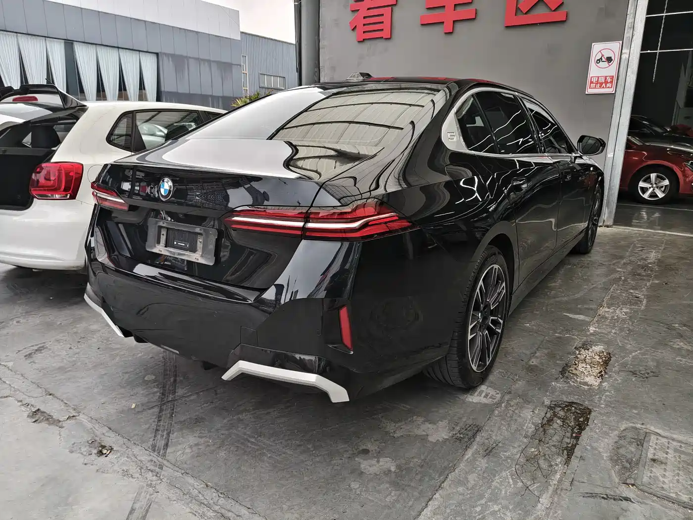 BMW 5 Series 2025 525Li M Sport Package фото 17