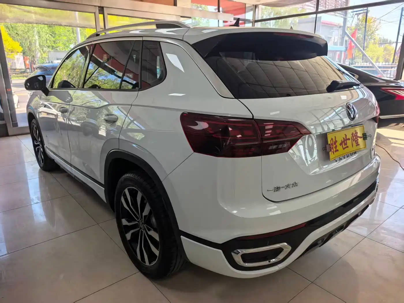 Volkswagen Tayron 2022 380TSI 4WD R-Line Smart Connect Edition фото 4