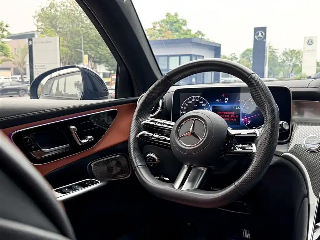 Mercedes-Benz GLC Coupe 2024 GLC 260 4MATIC Coupe SUV фото 6