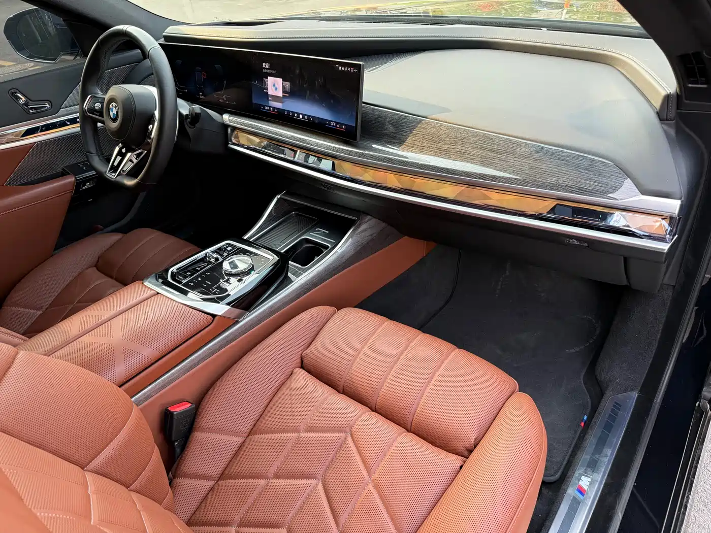 BMW 7 Series 2023 740Li Exclusive M Sport Package фото 13