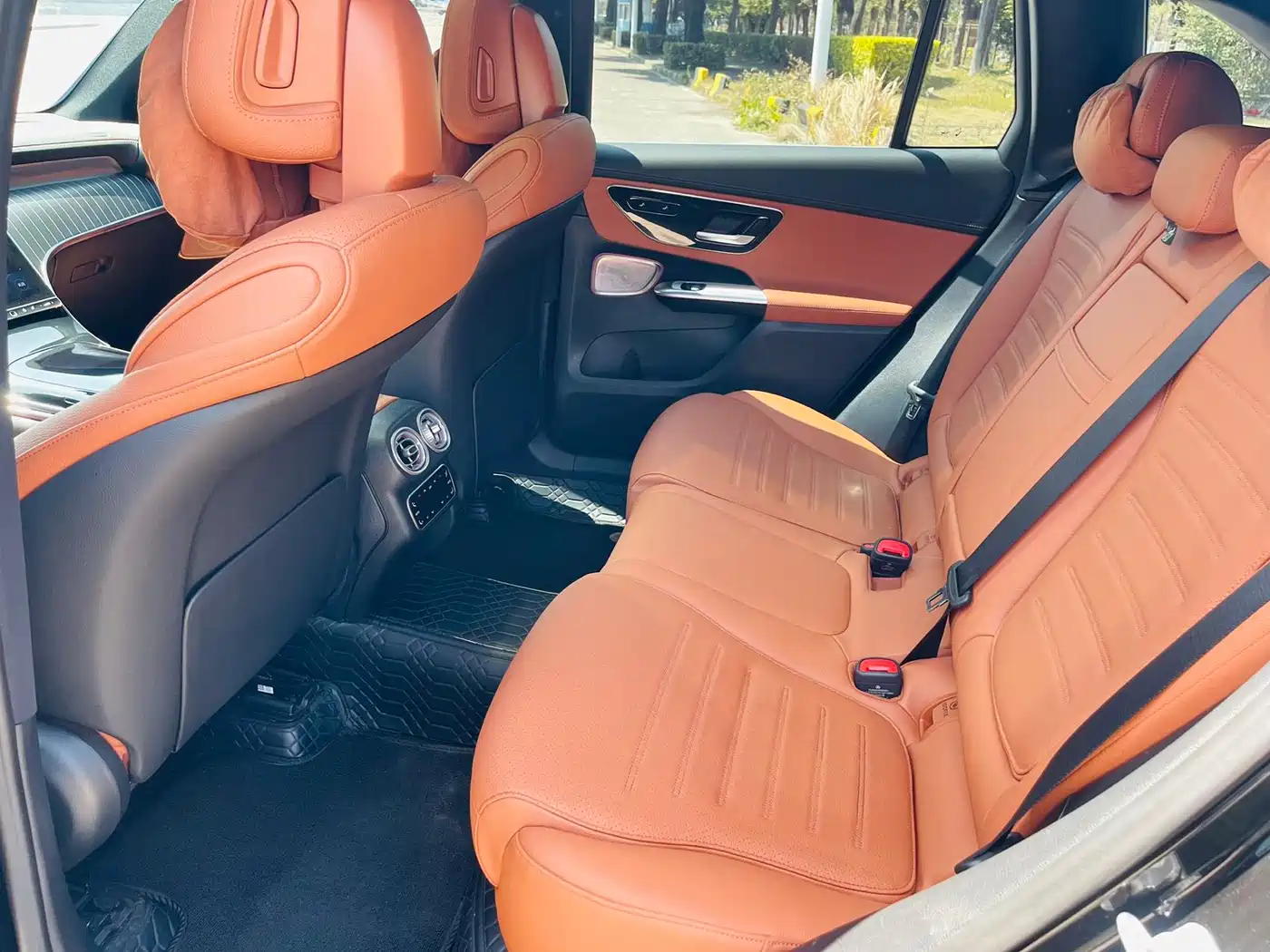 Mercedes-Benz GLC 2023 GLC 300 L 4MATIC Sport 5-Seater фото 8