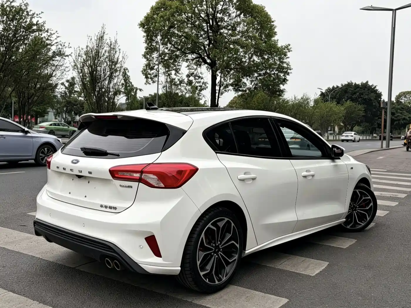 Ford Focus 2021 Hatchback EcoBoost 180 Automatic ST Line фото 4