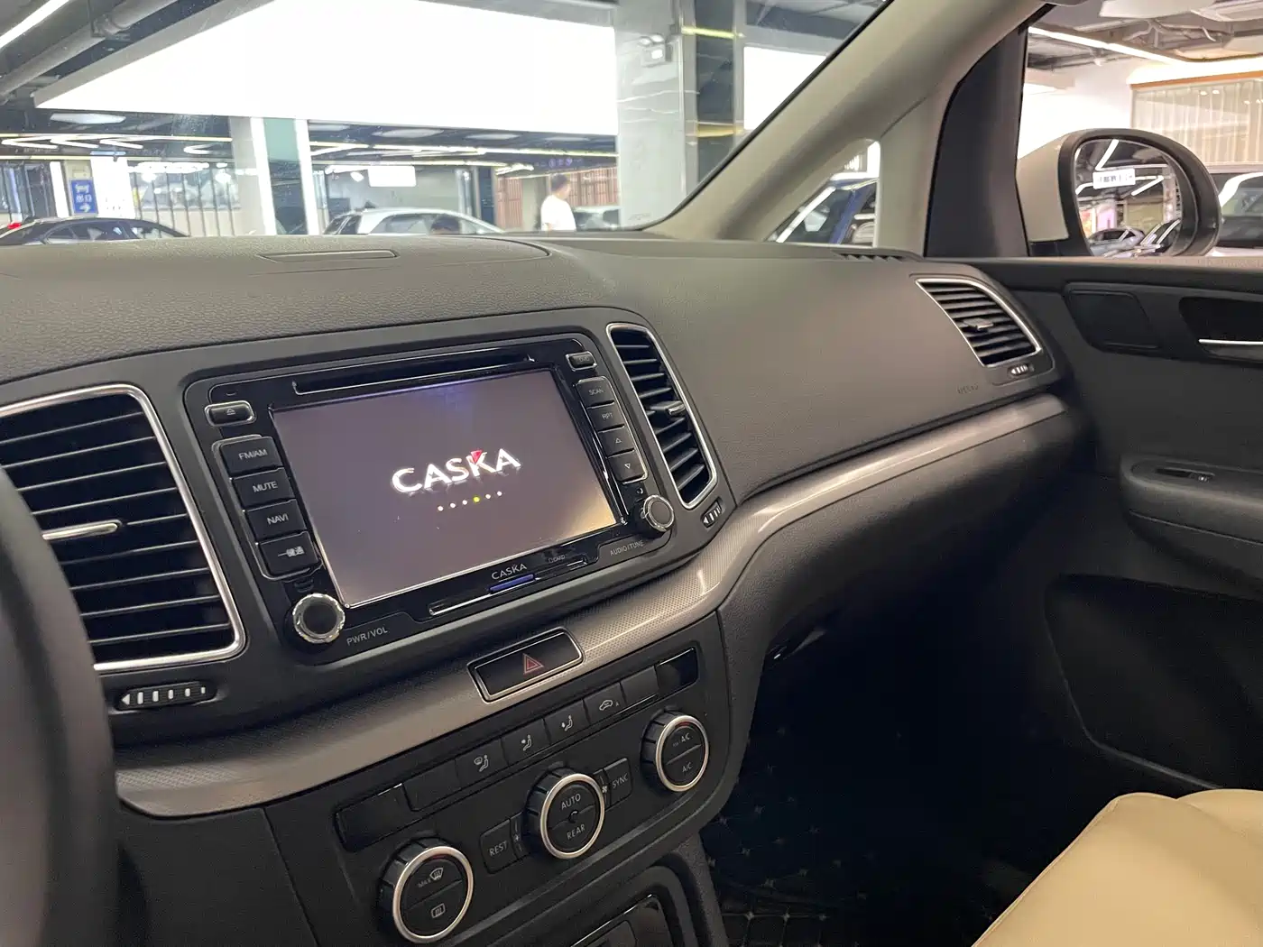 Volkswagen Sharan 2013 1.8TSI Standard фото 14