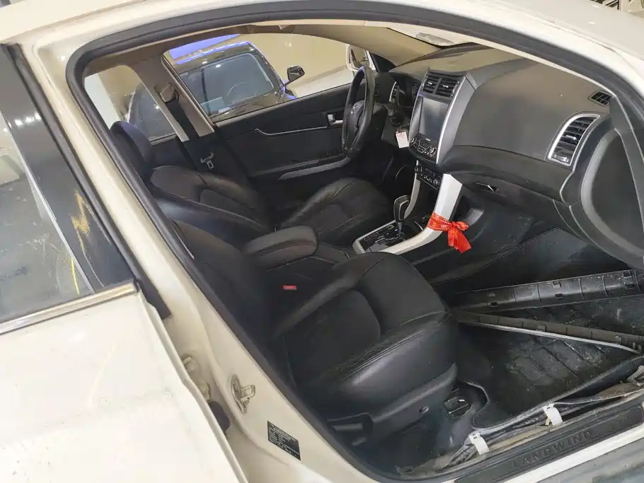 Landwind X5 2016 2016 Plus 1.5T CVT Innovation Edition