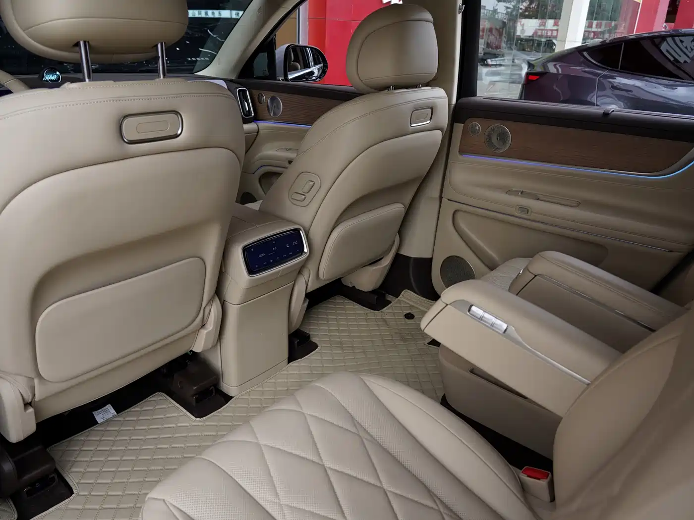 AITO Wenjie AITO M9 2024 Range Extender Max Edition 42kWh 6-seater фото 21