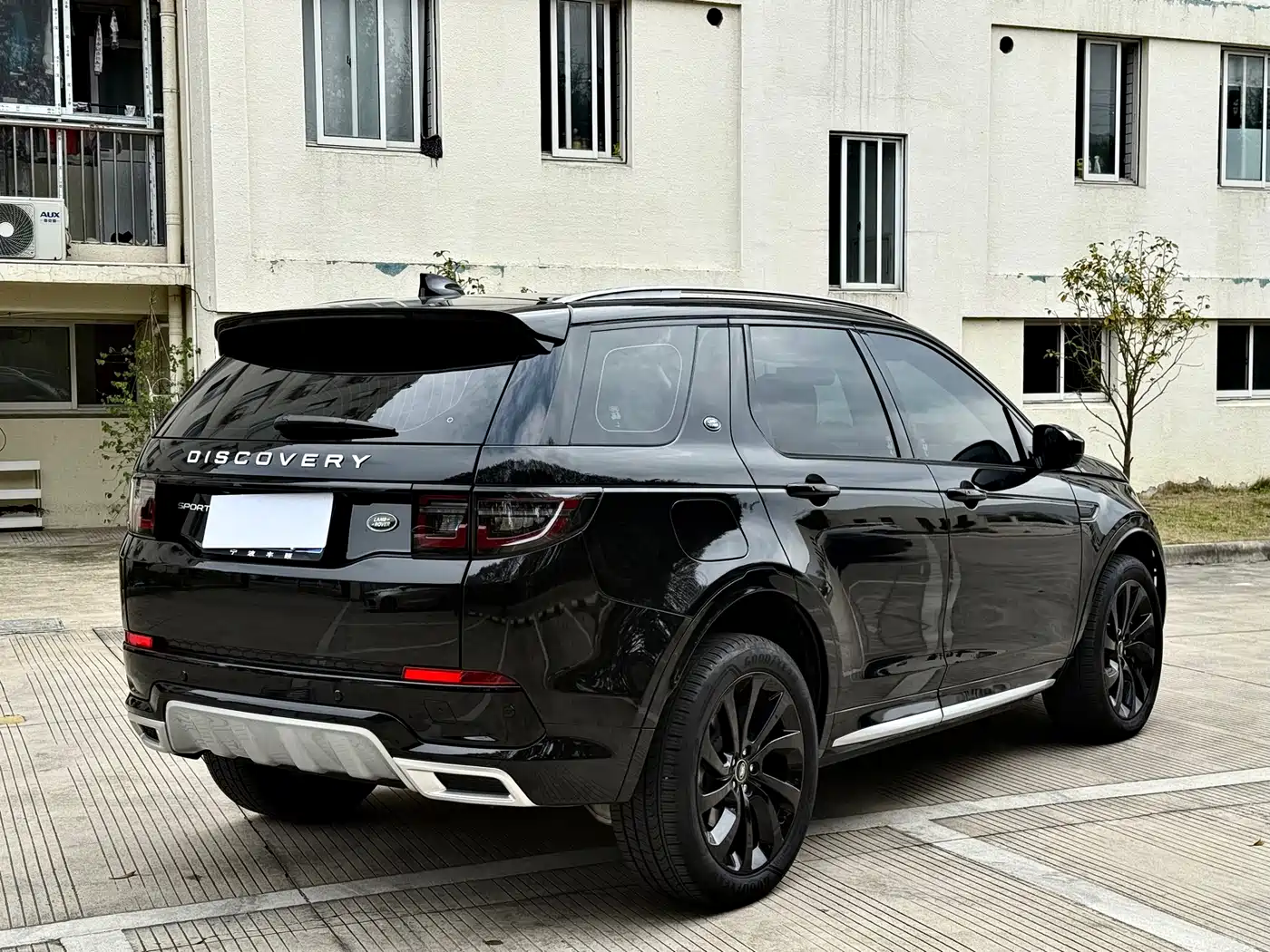 Land Rover Discovery Sport 2024 Luxury Custom Edition фото 13