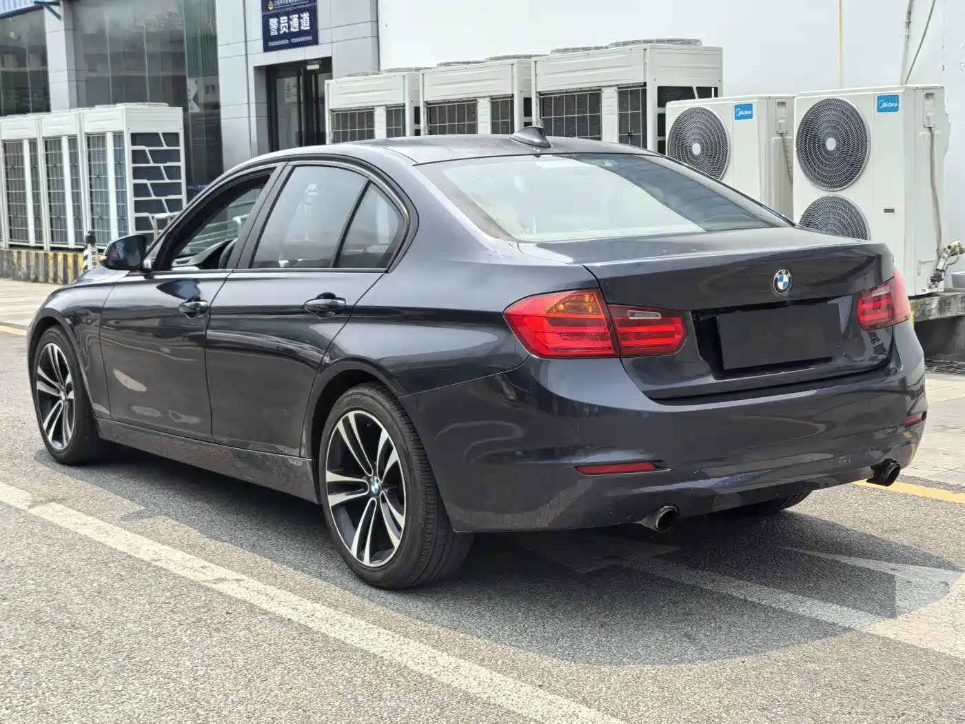 BMW 3 Series (Import) 2013 320i Sport Design Package фото 3