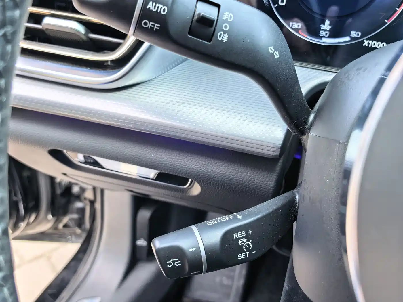 Hongqi H5 2023 2.0T Auto Smart Connect Flag Comfort фото 17