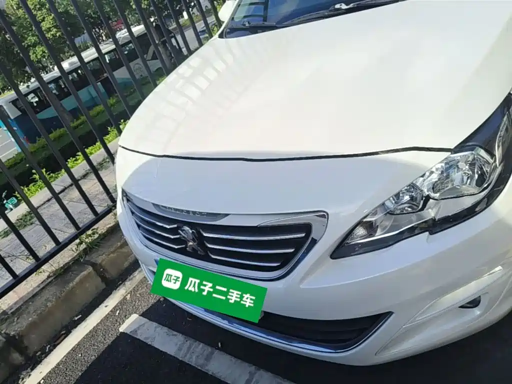 Peugeot 408 2016 1.6T Automatic Luxury Edition фото 3