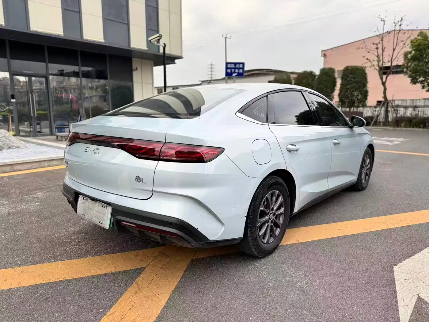 BYD QIN L