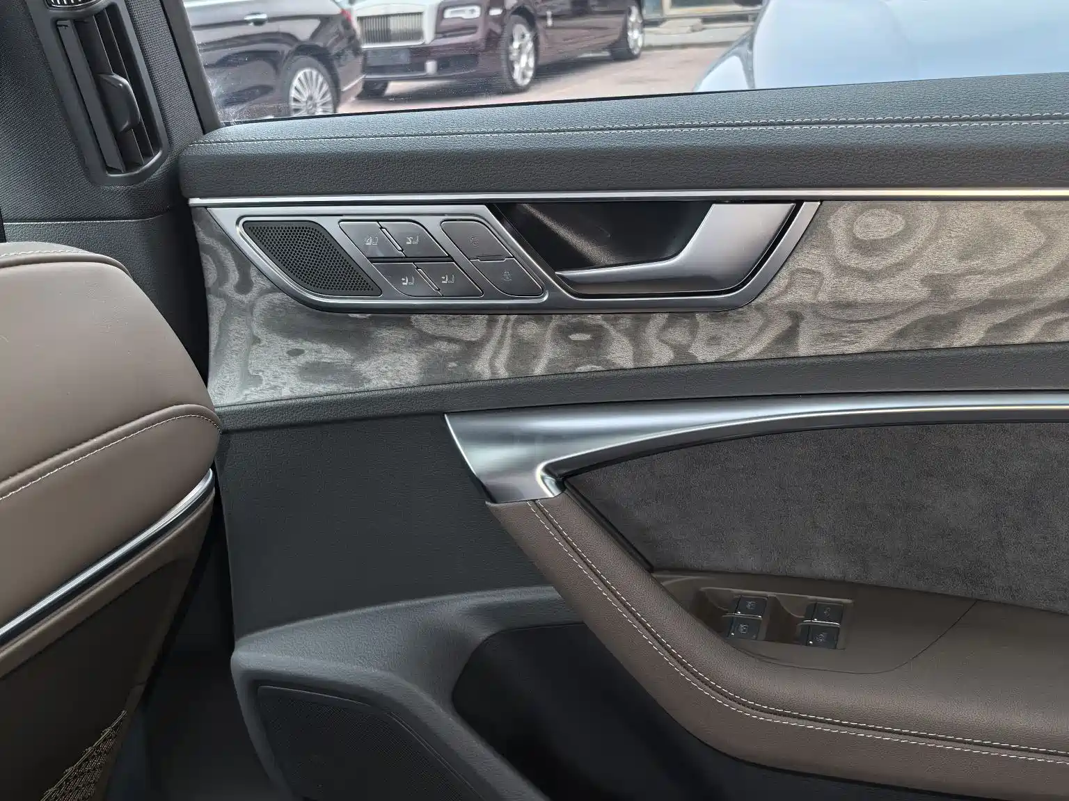 Фото 9 - Audi A7L