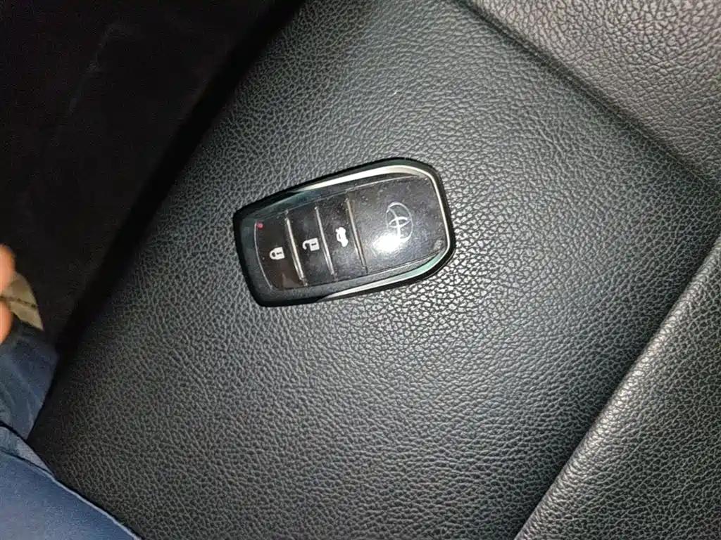 Toyota Corolla 2018 1.2T S-CVT GL Smart Edition фото 9
