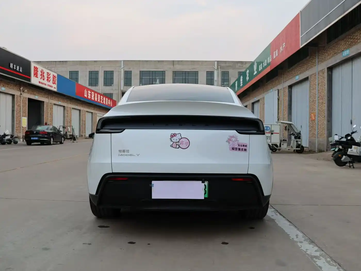 Tesla Model Y 2026 2025 Model Rear-Wheel Drive Launch Edition