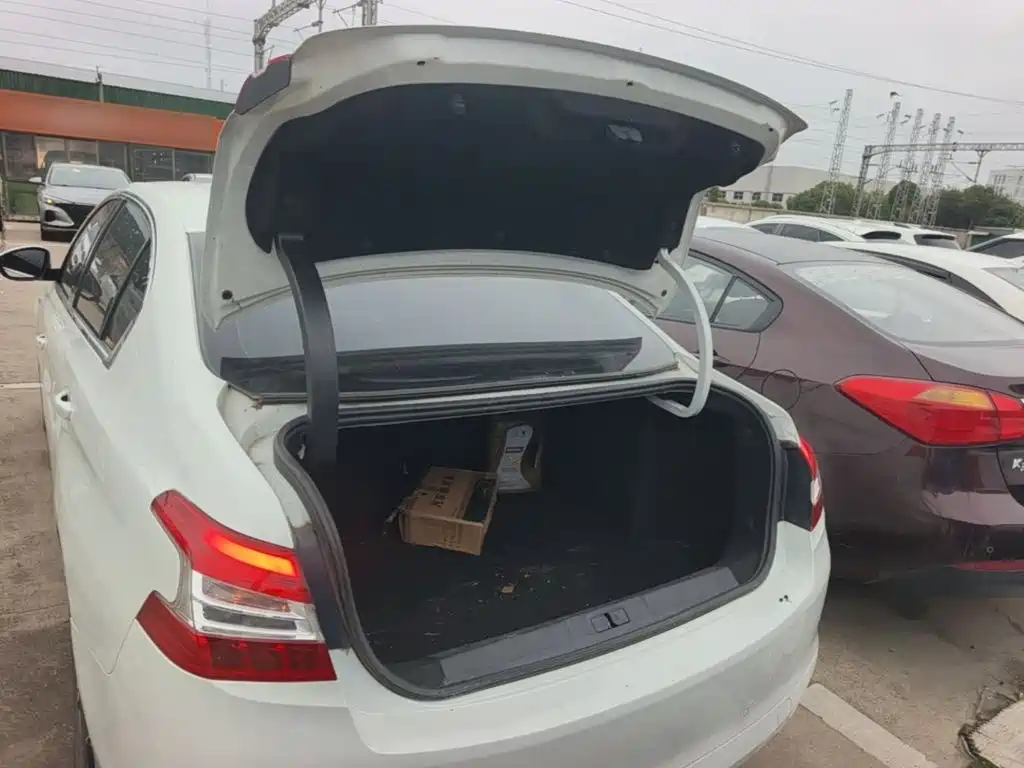 Photo 19 - Peugeot 408