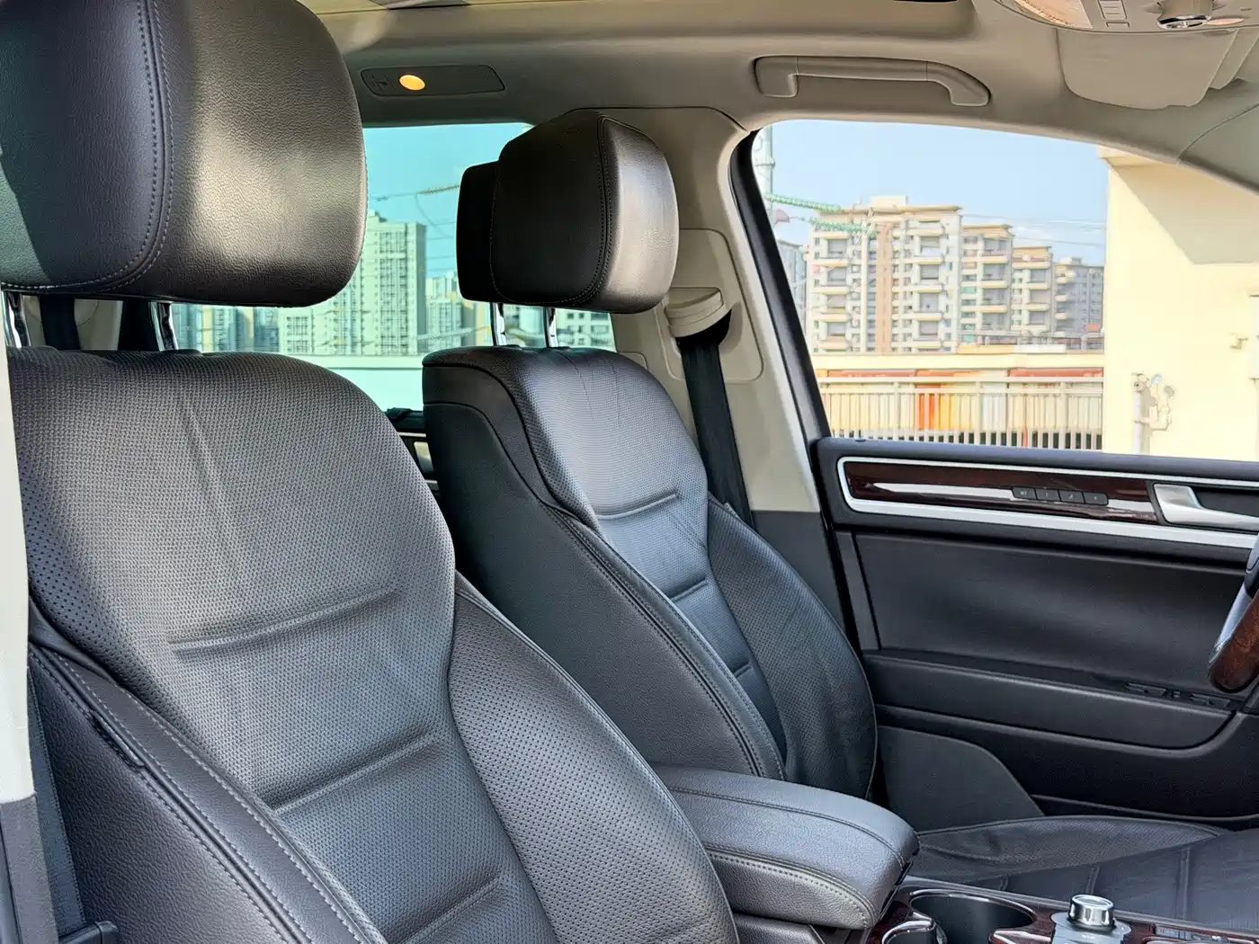 Volkswagen Touareg 2011 3.0TSI Luxury фото 17