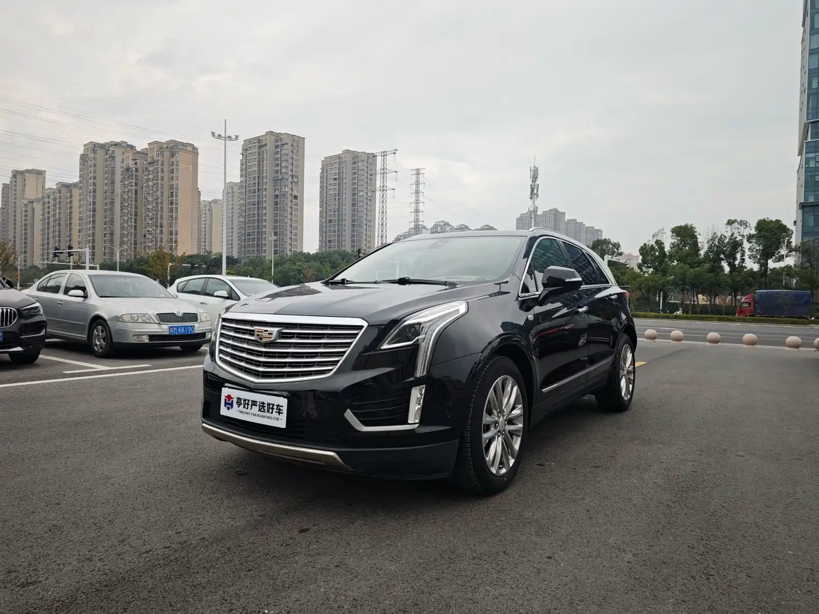 Фото 1 - Cadillac XT5