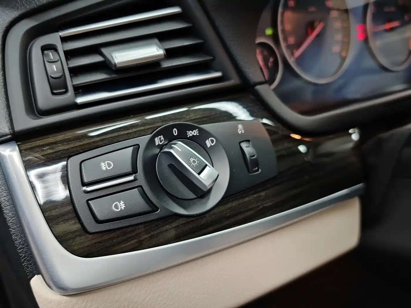 BMW 5 Series (Import) 2014 528i xDrive M Sport Wagon фото 24