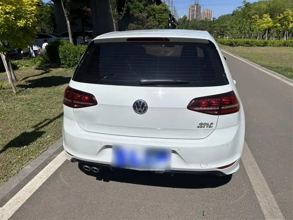 Volkswagen Golf 2017 280TSI Auto R-Line Millionth Anniversary Edition фото 6