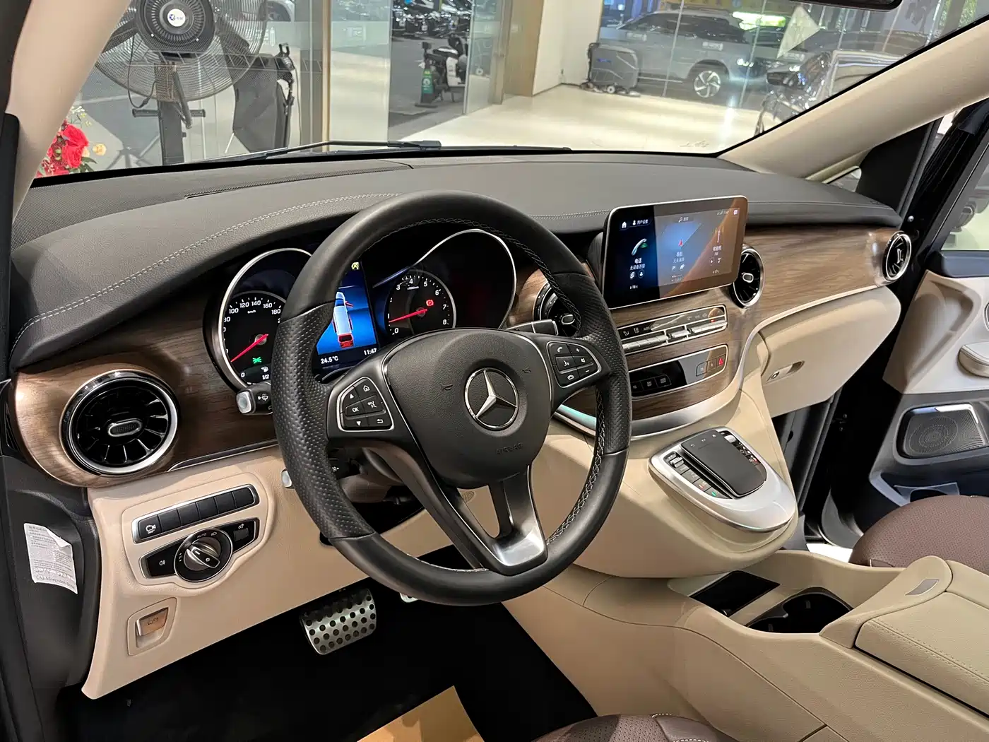 Mercedes-Benz V-Class 2022 V 260 Prestige Edition фото 10