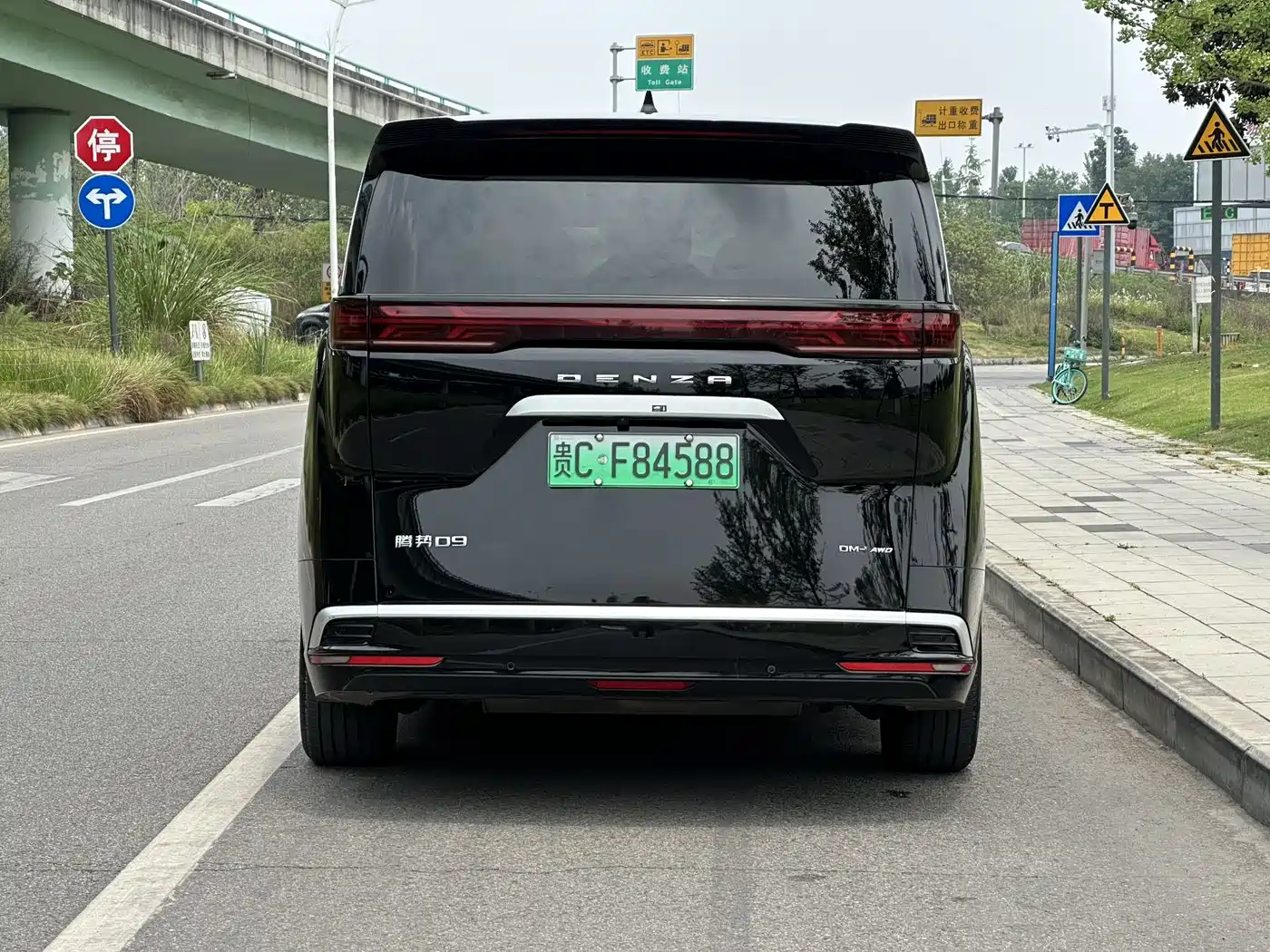Denza D9 2024 DM-i 980 AWD Prestige фото 4