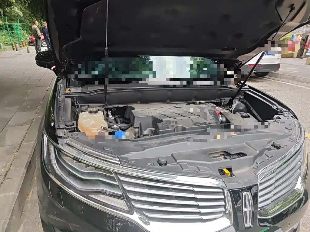 Photo 20 - Lincoln MKX