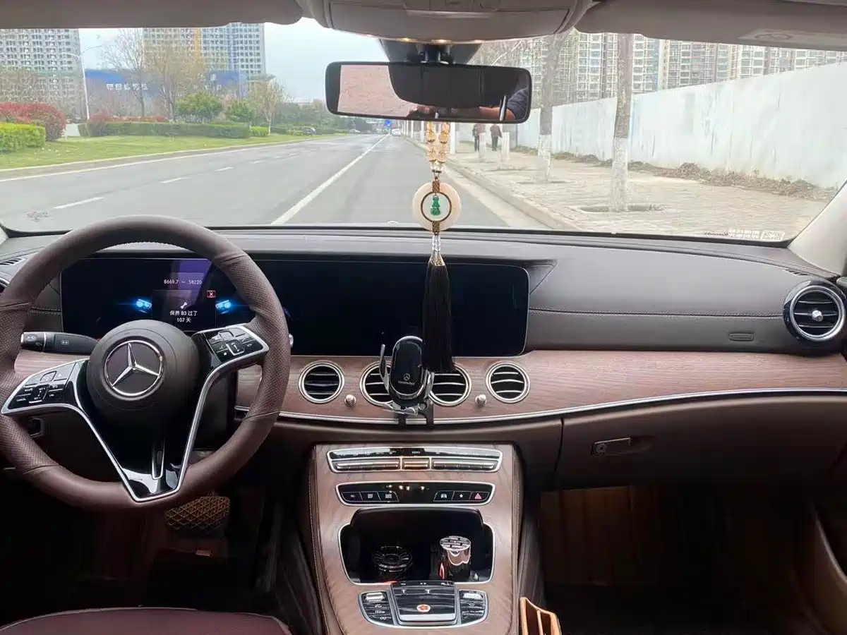 MERCEDES-BENZ E CLASS