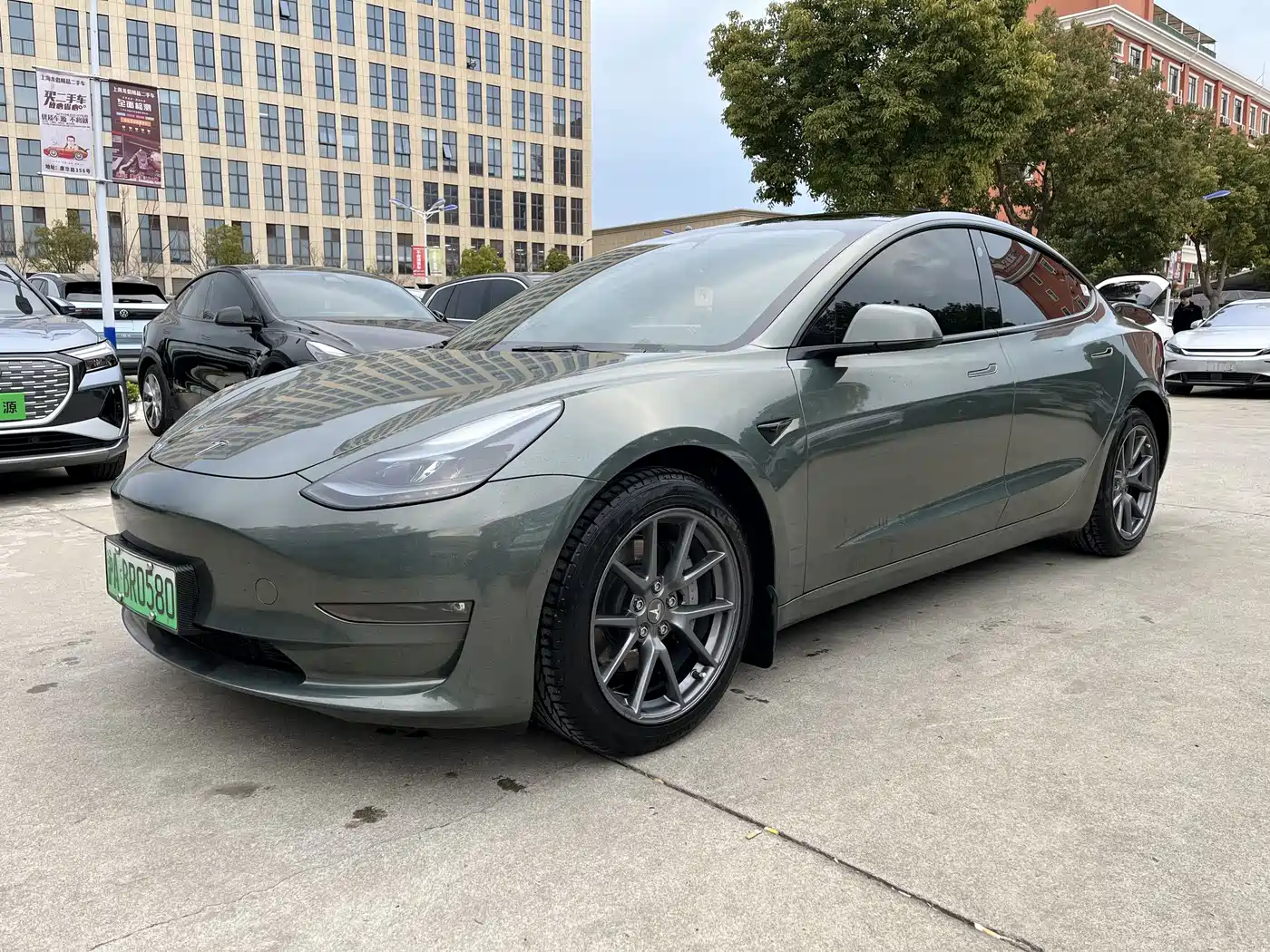 TESLA MODEL 3