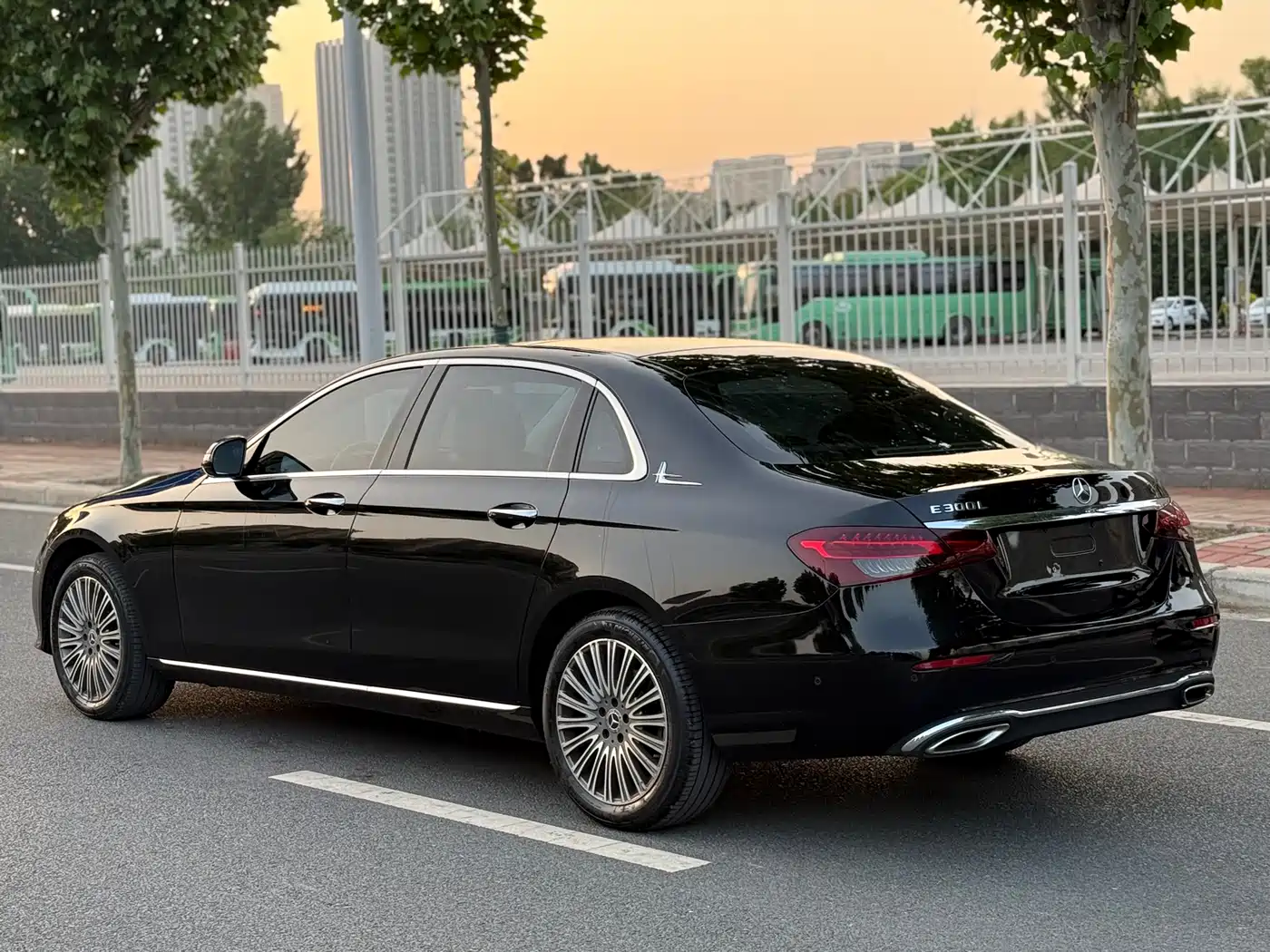 Mercedes-Benz E-Class 2021 E 300 L Fashion фото 9