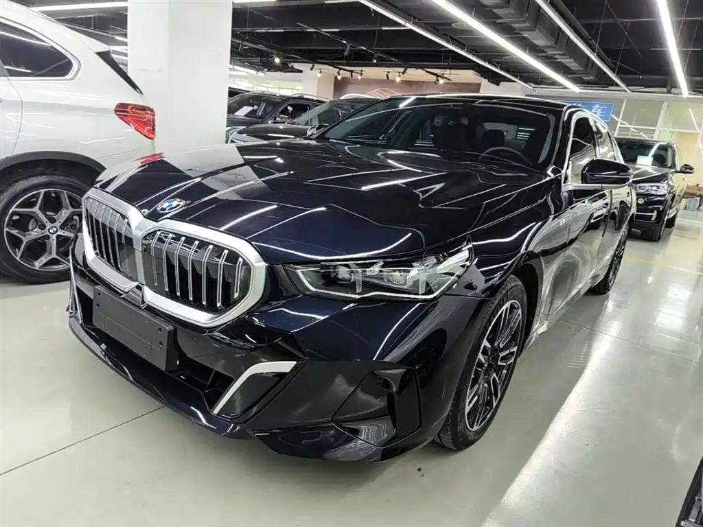 BMW 5 Series 2025 530Li Leading M Sport Package фото 2
