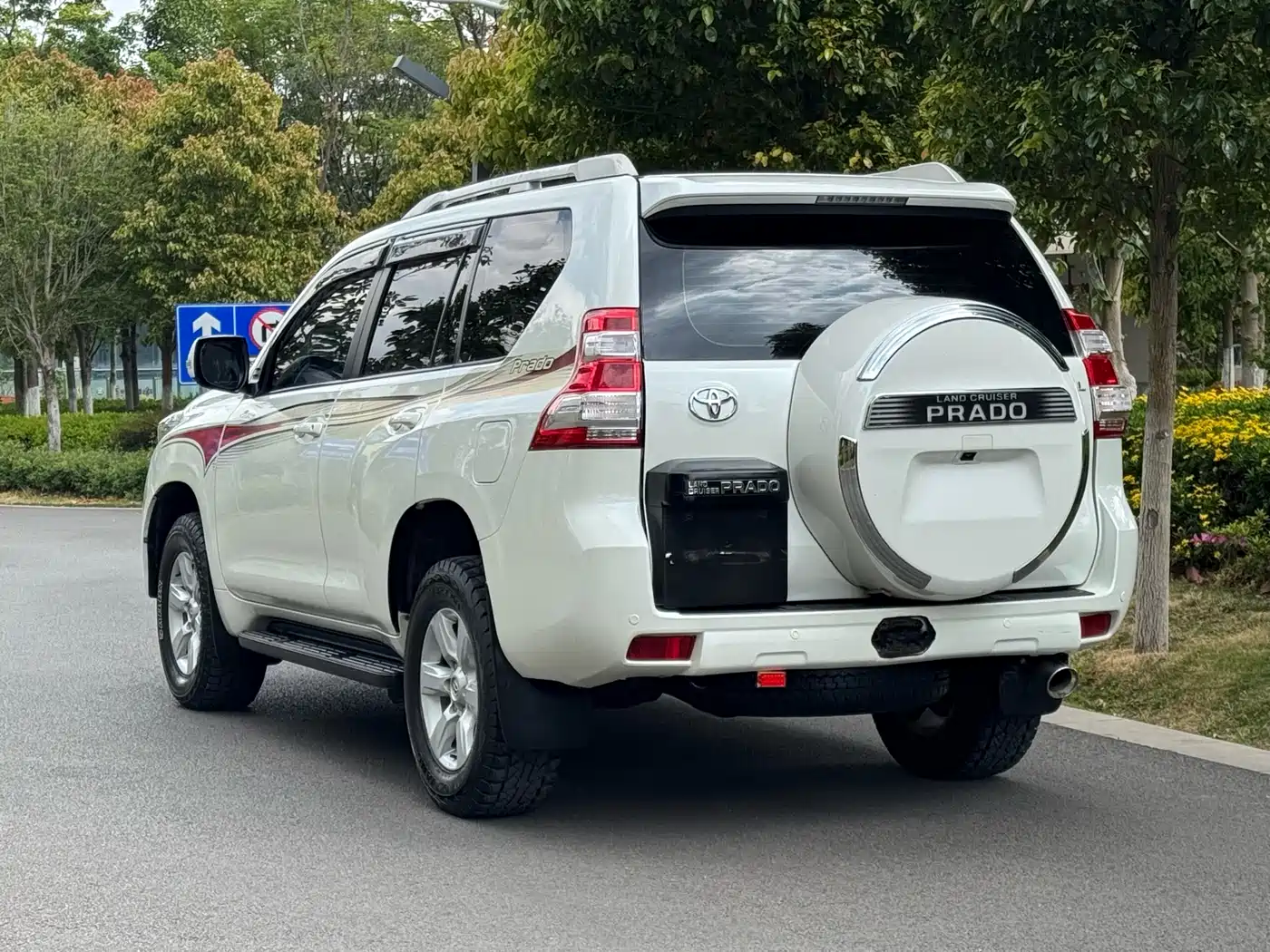 TOYOTA PRADO