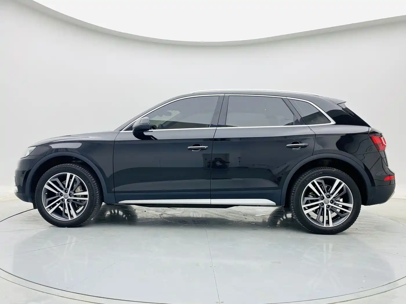Audi Q5L 2018 45 TFSI Exclusive Elegance (China V) фото 4