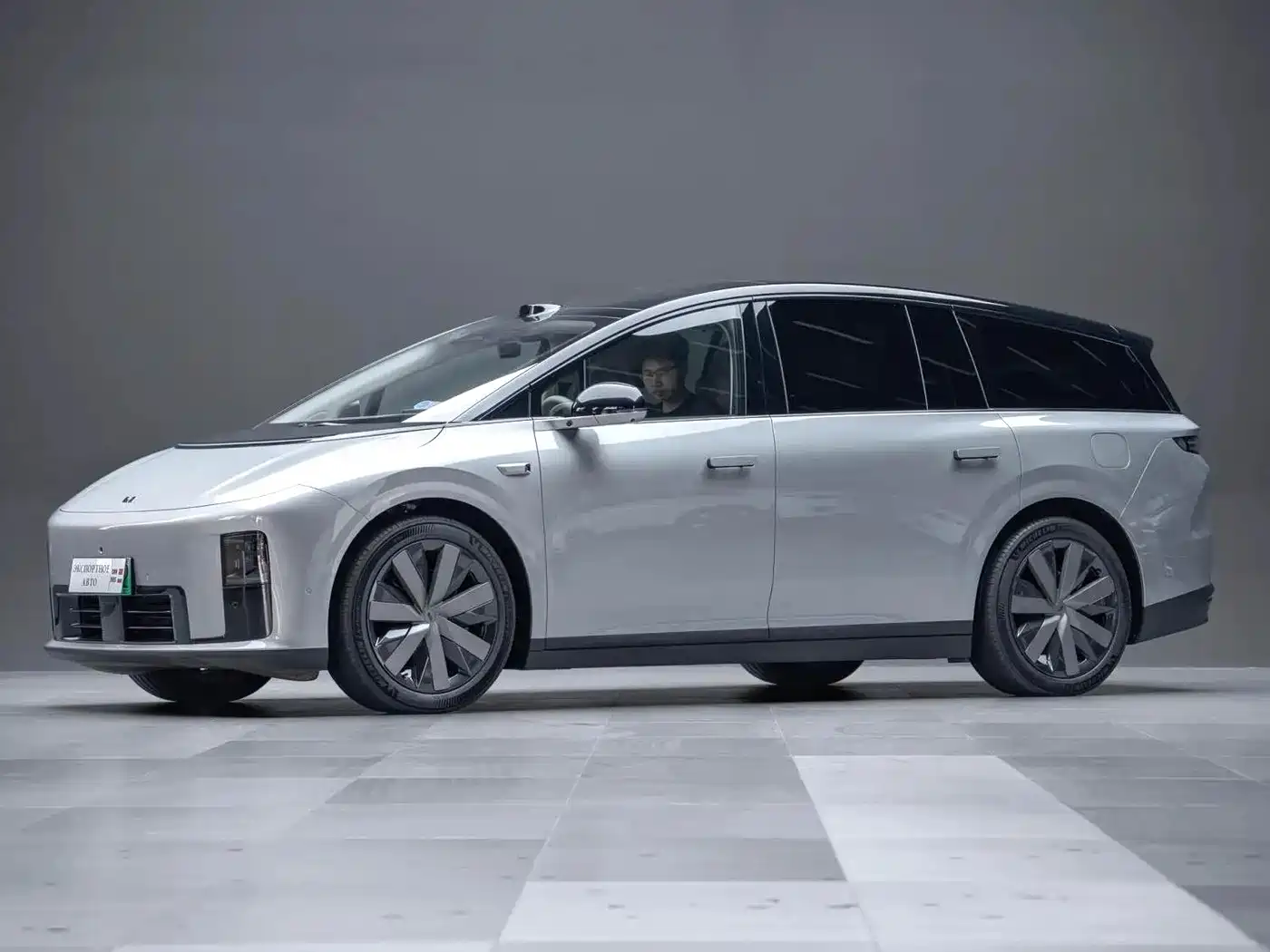 Li Auto Li i8 2025 — пригон из Китая