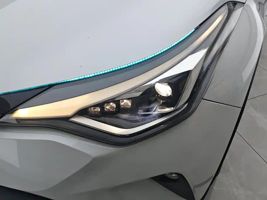 Toyota C-HR 2024 2023 Model 2.0L Luxury Edition