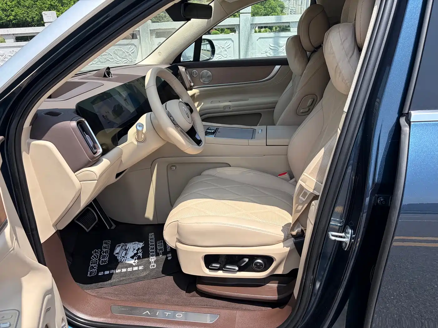 AITO Wenjie AITO M9 2025 Extended Range Ultra 52kWh 6-Seater фото 4