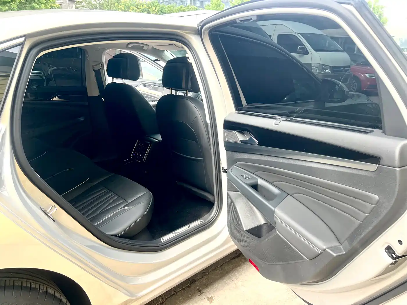 Volkswagen Passat New Energy 2022 430PHEV Hybrid Luxury Edition фото 18