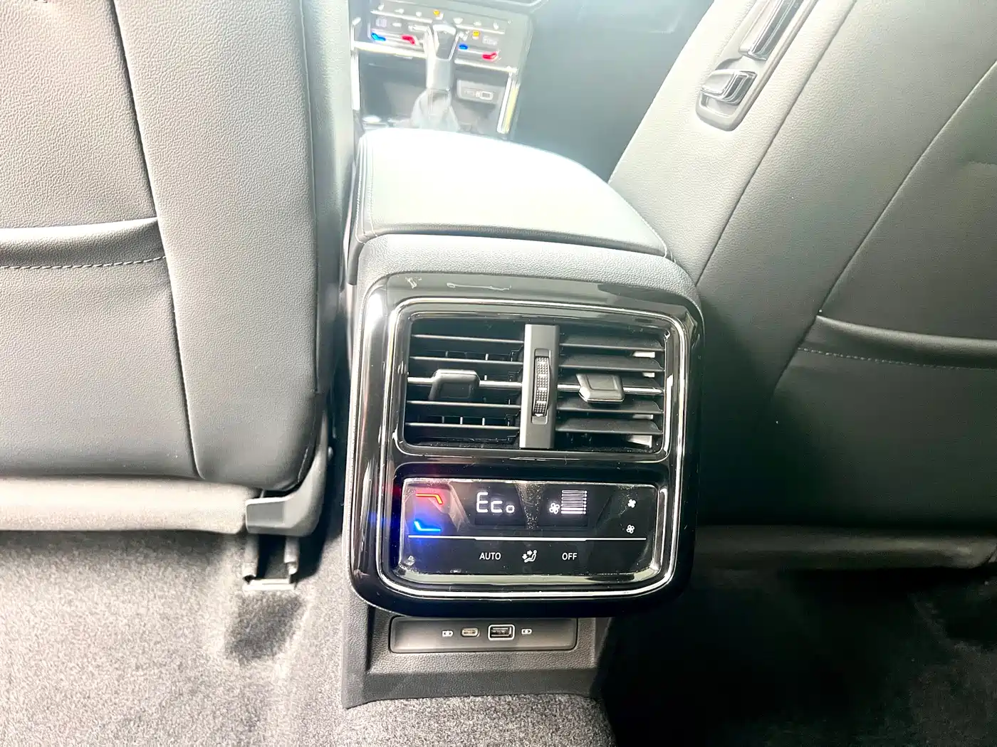 Volkswagen Passat New Energy 2022 430PHEV Hybrid Luxury Edition фото 14