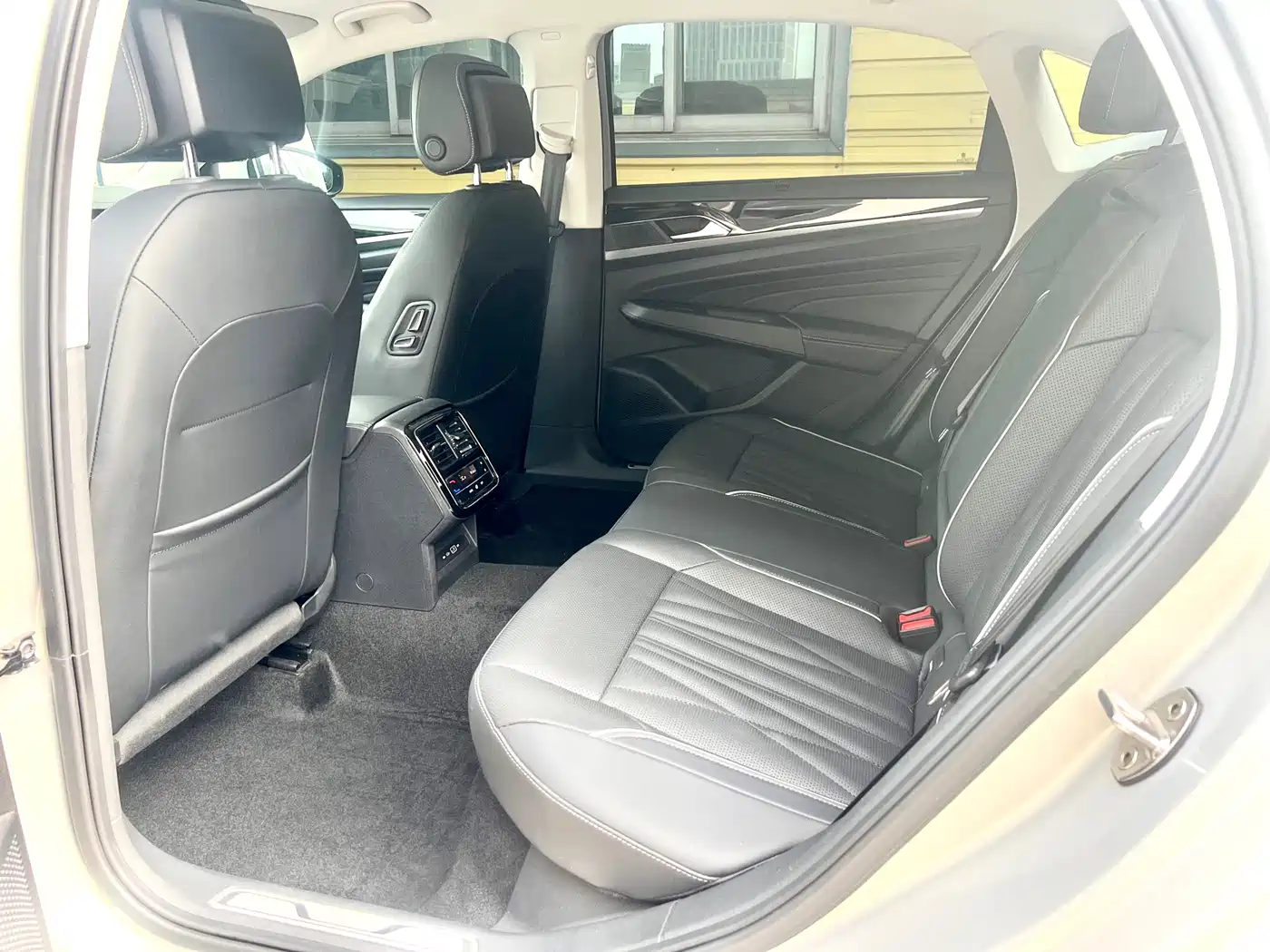 Volkswagen Passat New Energy 2022 430PHEV Hybrid Luxury Edition фото 13