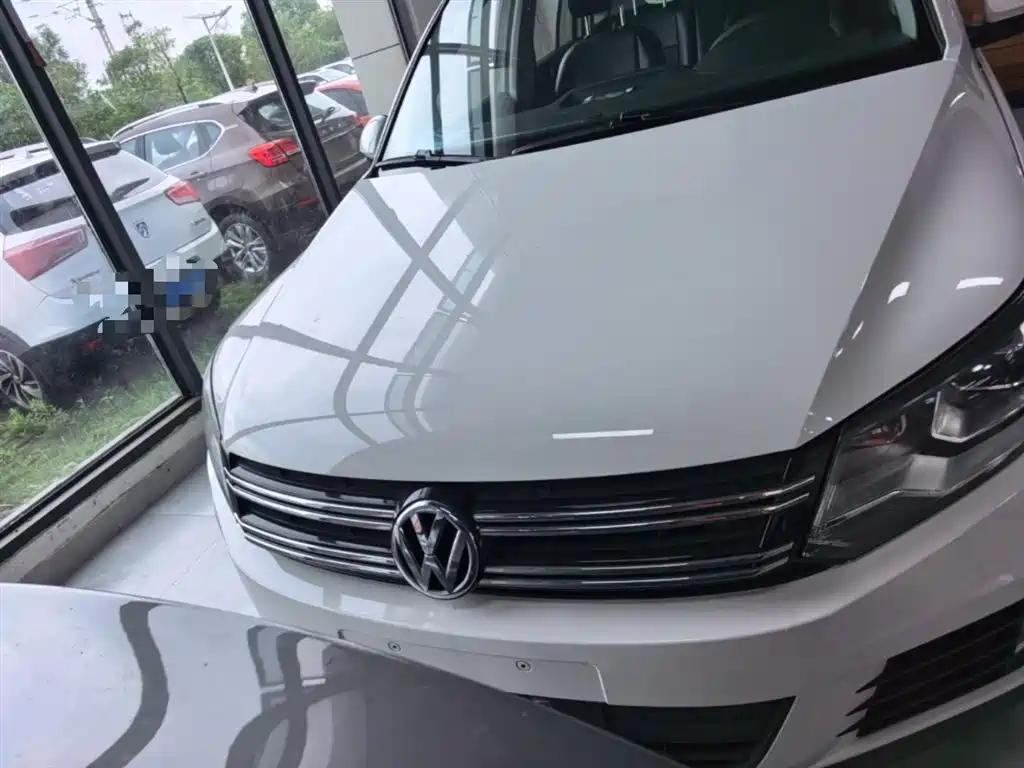 Volkswagen Tiguan 2015 1.8TSI Automatic 2WD Trendline фото 3